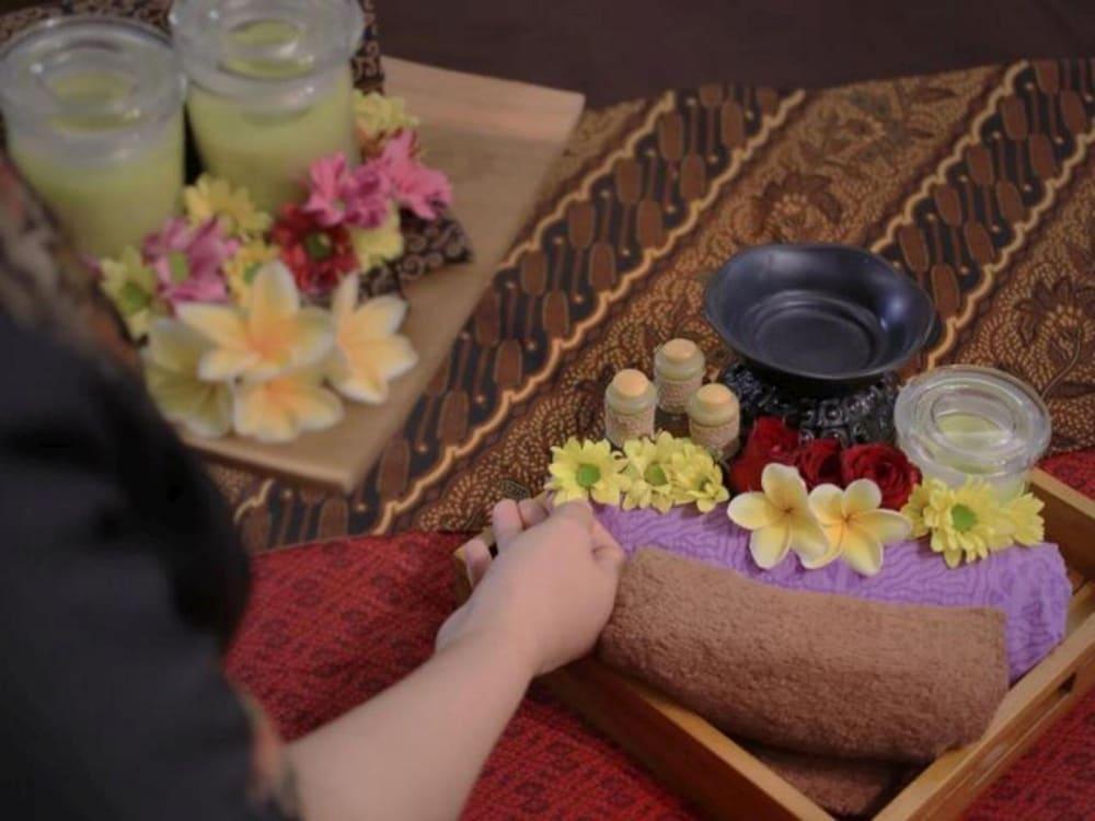 Aston Kartika Grogol Hotel & Conference Center Jakarta Extérieur photo