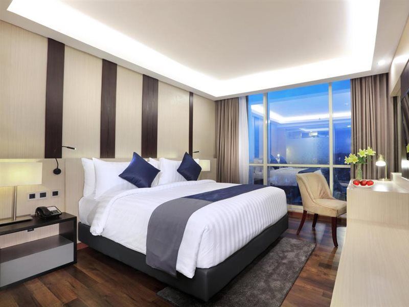 Aston Kartika Grogol Hotel & Conference Center Jakarta Extérieur photo